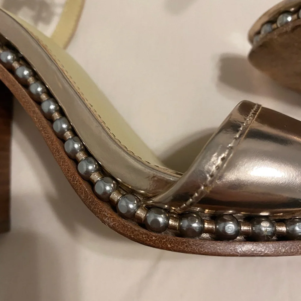 Heels - Picture 2 of 3